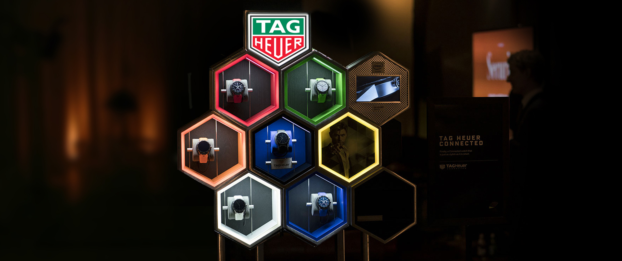 TAG HEUER CONNECTED WATCH DISPLAY Outform